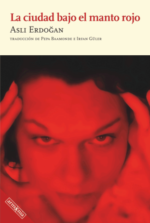 La ciudad bajo el manto rojo